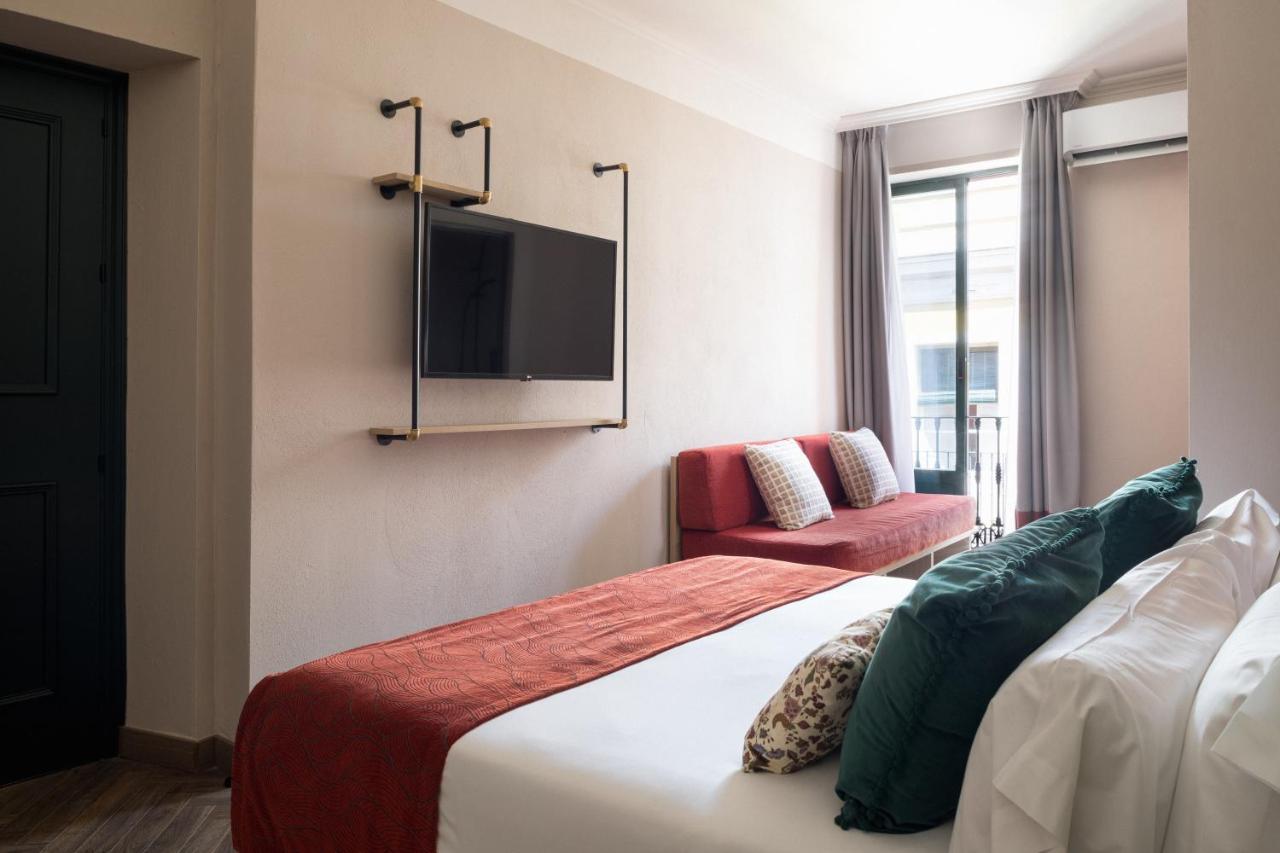 The Honest Hotel & Apartments เซบีญา ภายนอก รูปภาพ