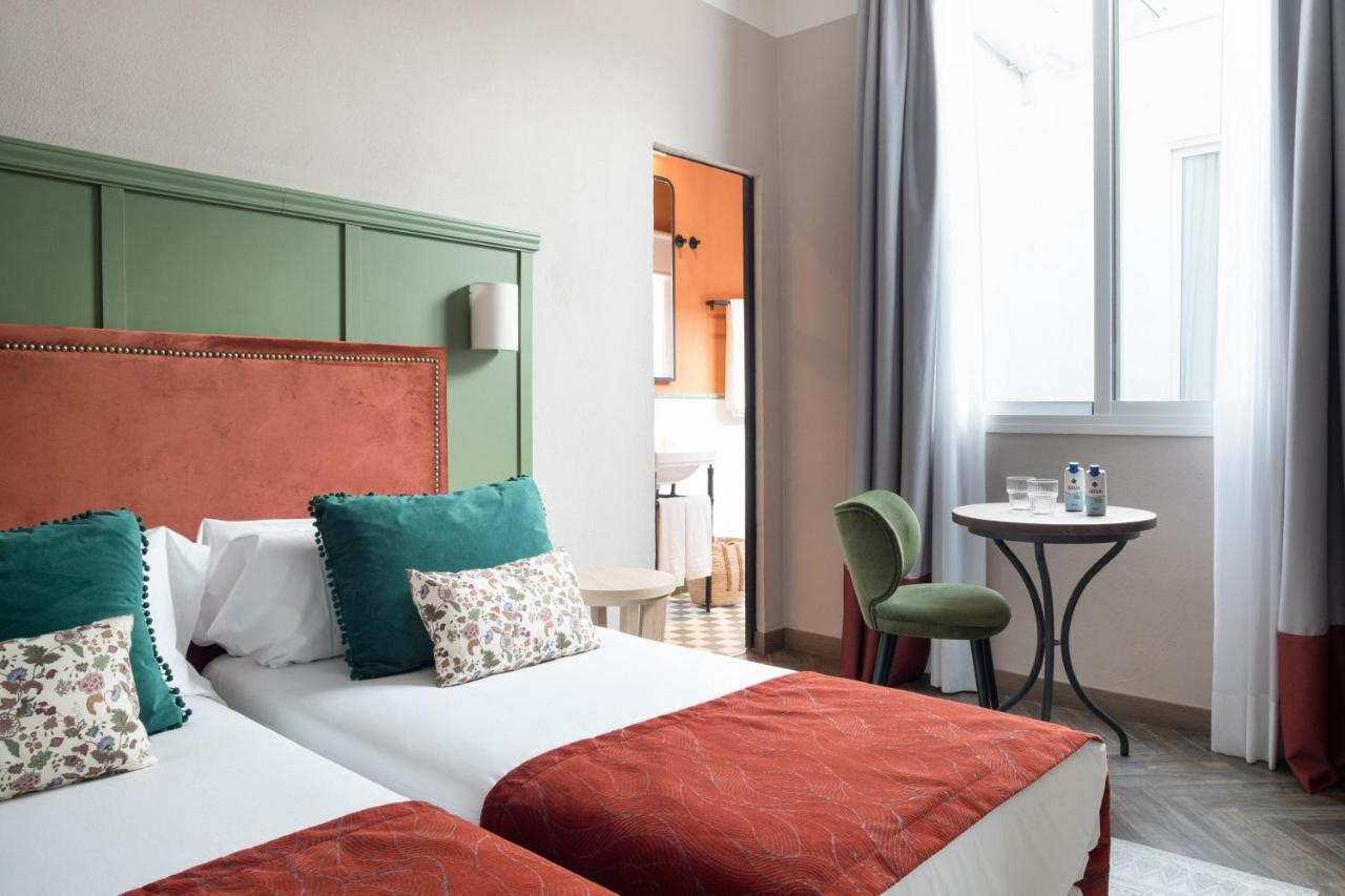 The Honest Hotel & Apartments เซบีญา ภายนอก รูปภาพ