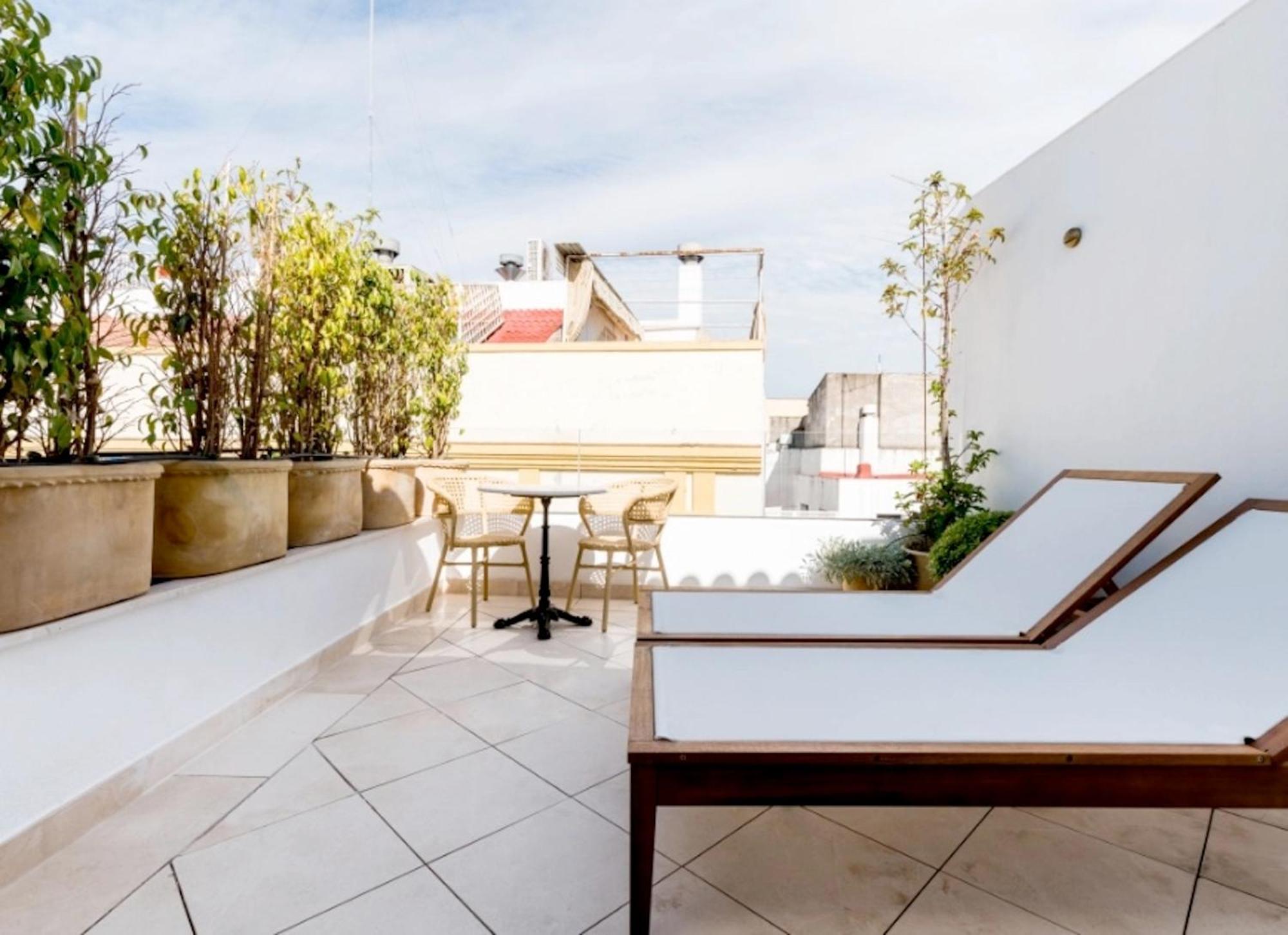 The Honest Hotel & Apartments เซบีญา ภายนอก รูปภาพ